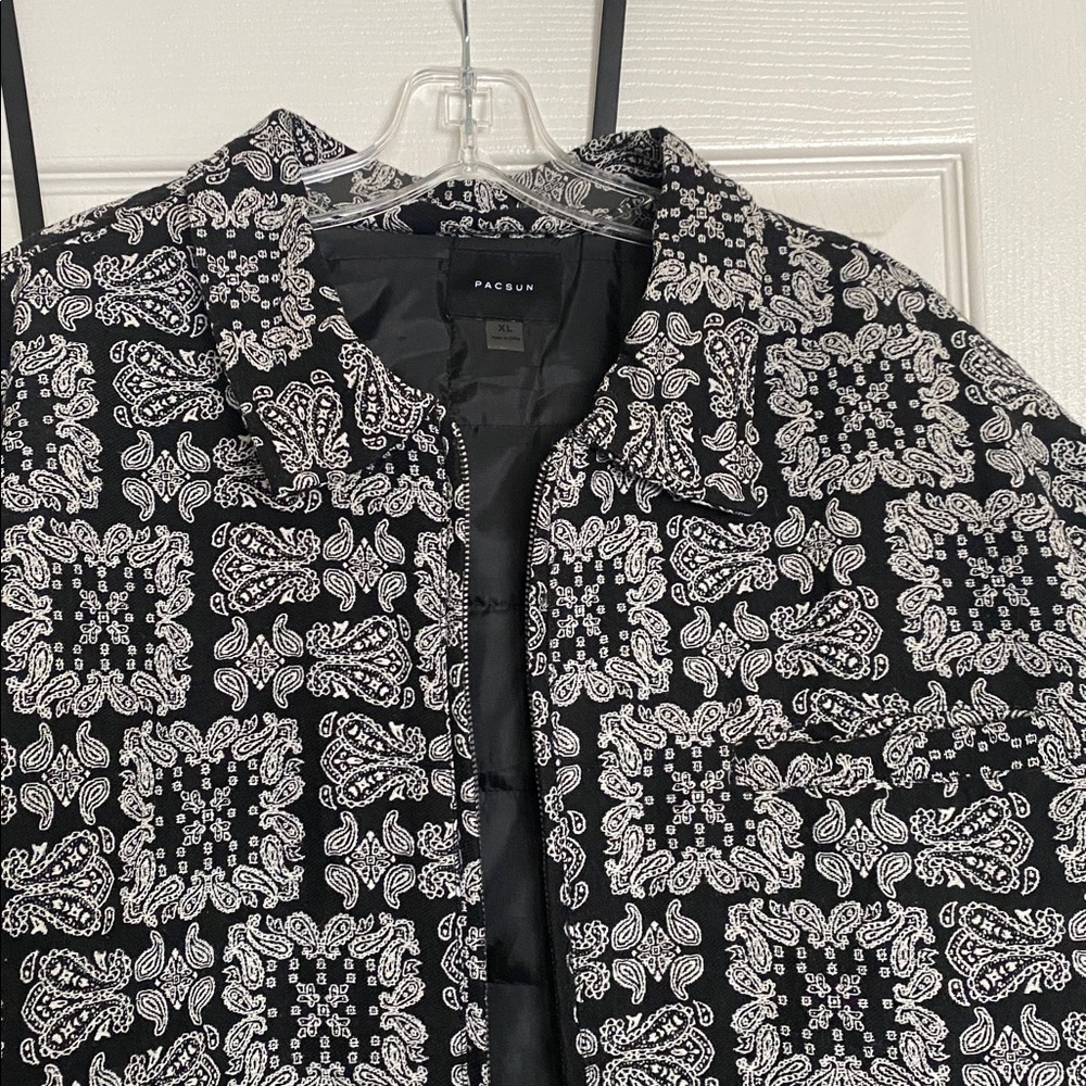 PacSun Black and White Paisley Jacket - Picture 3 of 11